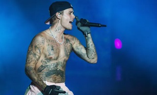 When and where was Justin Bieber born?