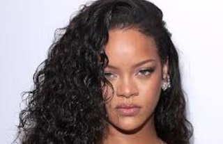 Does Rihanna have a family?