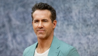 What awards has Ryan Reynolds won?