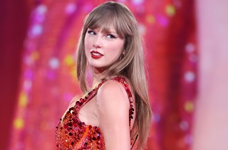 Who is Taylor Swift and when was she born?