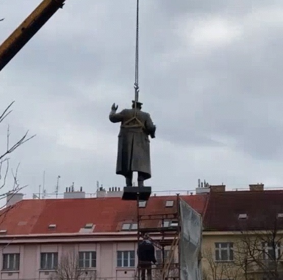 да и конь с ним